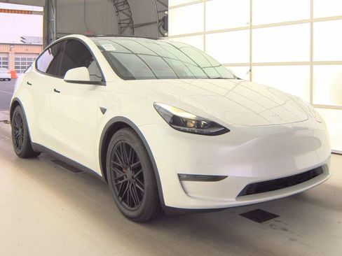 Used 2021 Tesla Model Y Performance AWD/4WD image 2