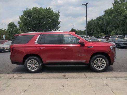 Certified 2024 GMC Yukon SLT w/ SLT Luxury Package image 10