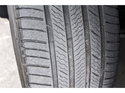 Used 2023 Toyota Highlander XLE image 31