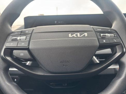 Used 2025 Kia K4 FWD image 27