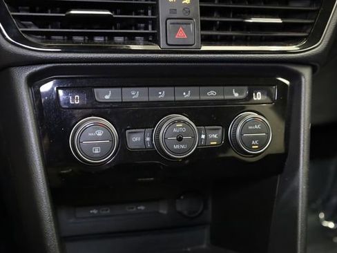Used 2024 Volkswagen Taos SE FWD image 23