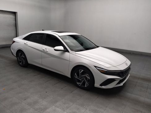 Used 2024 Hyundai Elantra SEL w/ Convenience Package FWD image 11