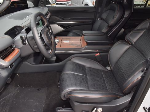 New 2025 Lincoln Navigator L Black Label image 20