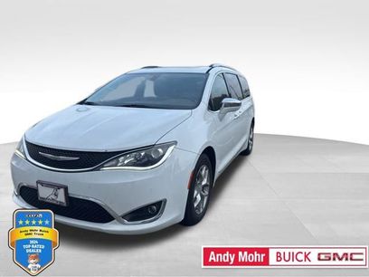 Used 2017 Chrysler Pacifica Limited w/ UConnect Theater Package