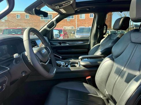 Used 2022 Jeep Wagoneer Series I w/ Convenience Group I AWD/4WD image 19
