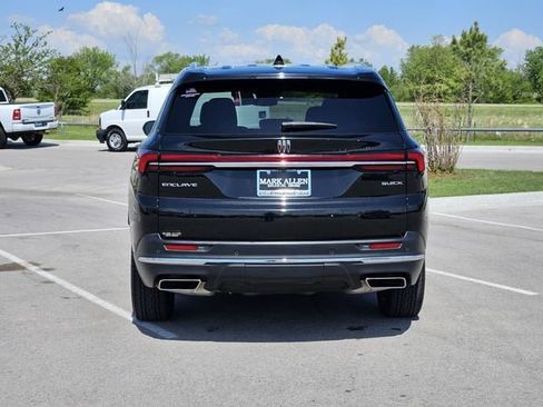 Used 2025 Buick Enclave Preferred FWD image 6