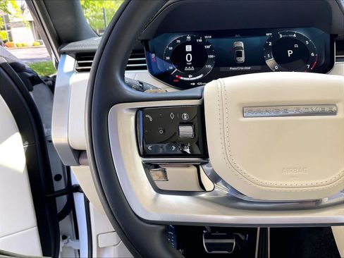 Used 2025 Land Rover Range Rover SE AWD/4WD image 18