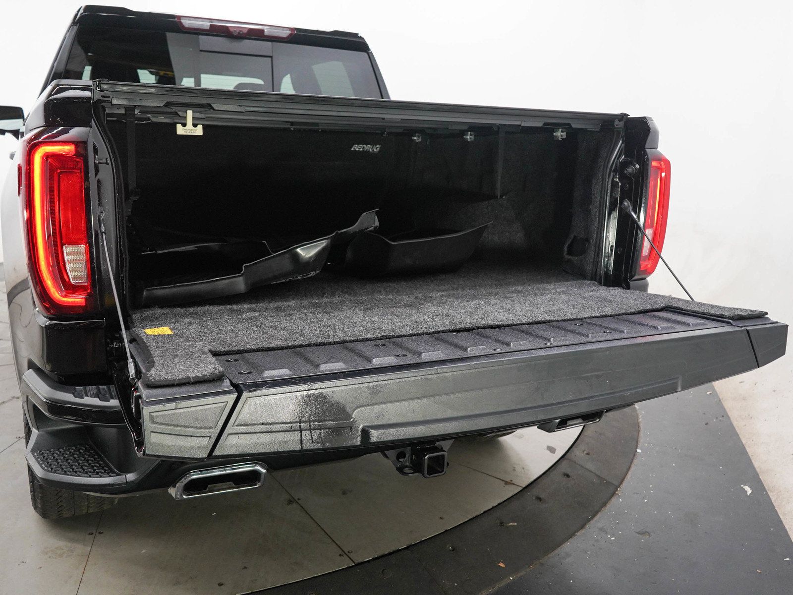 Used 2024 GMC Sierra 1500 AT4 w/ Technology Package AWD/4WD image 9