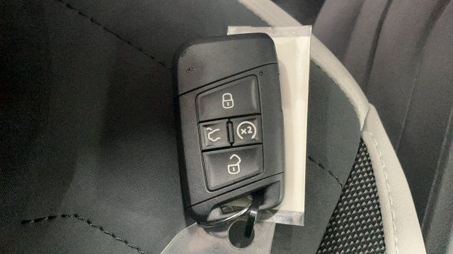 New 2026 Volkswagen Taos SE AWD/4WD image 37