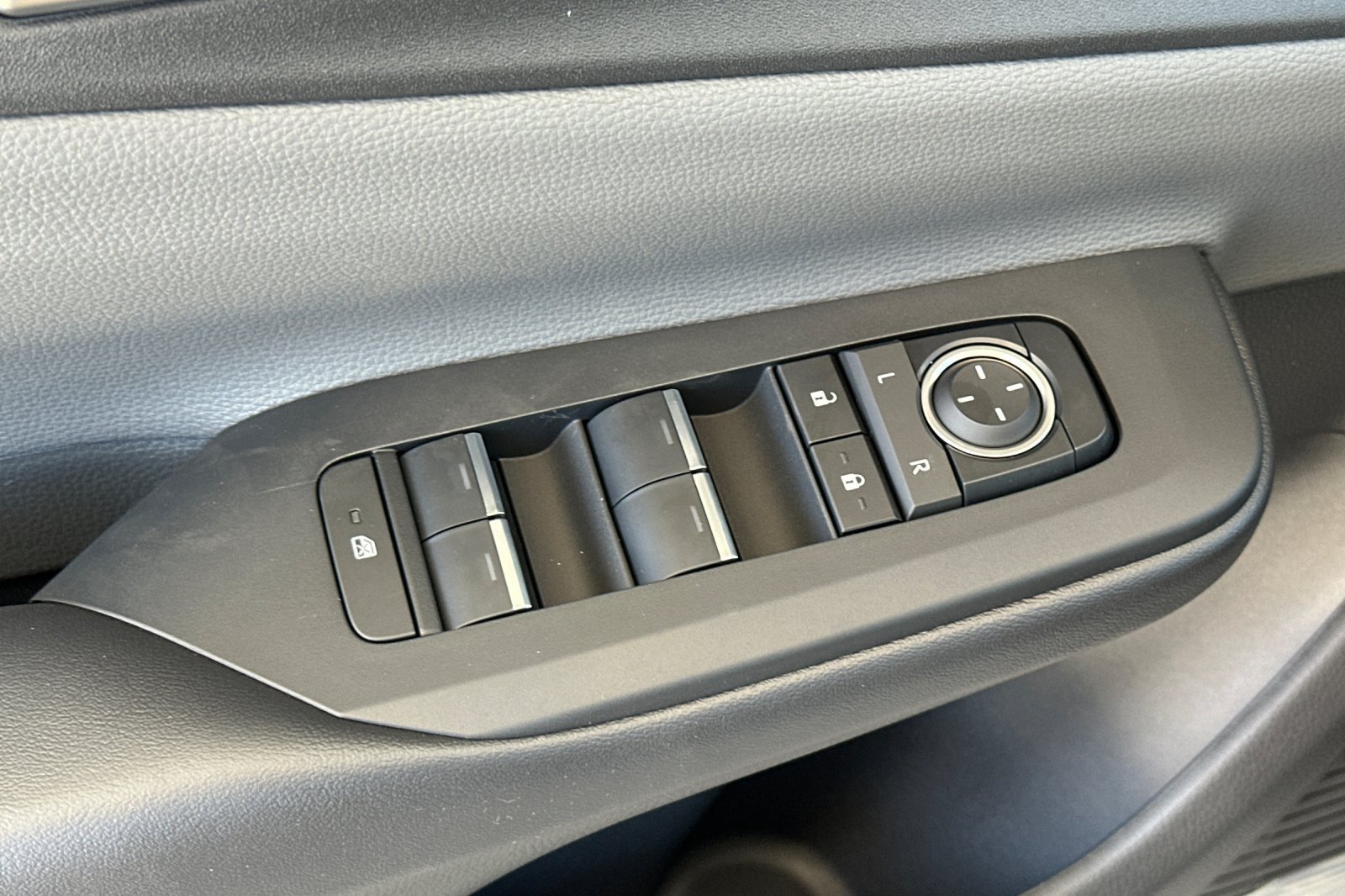 New 2027 Toyota Prius Limited AWD/4WD image 12