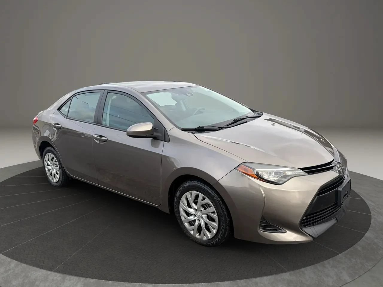 Used 2017 Toyota Corolla LE FWD image 7