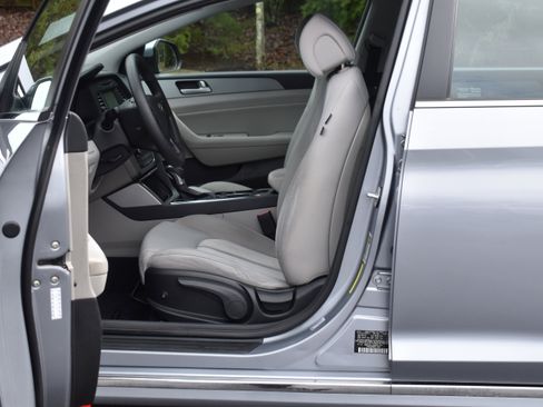 Used 2017 Hyundai Sonata SE image 17