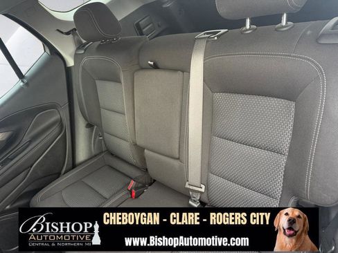 Used 2022 GMC Terrain SLE image 24