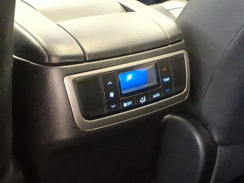 Used 2018 Toyota Highlander Limited V6 w/ 3rd Row AWD/4WD image 23