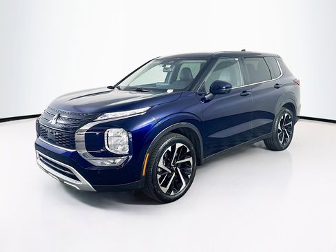 Used 2024 Mitsubishi Outlander SE image 3