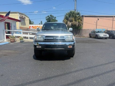 Used 2000 Toyota 4Runner SR5 AWD/4WD image 3