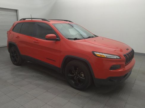 Used 2018 Jeep Cherokee Latitude w/ Altitude Package image 11