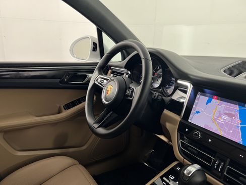 Certified 2026 Porsche Macan AWD/4WD image 12