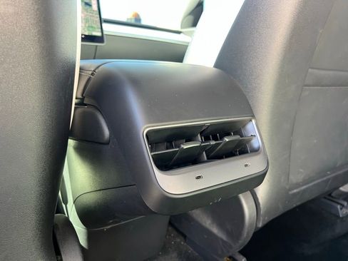 Used 2020 Tesla Model Y Long Range image 19