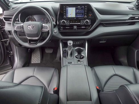 Certified 2022 Toyota Highlander XSE image 13