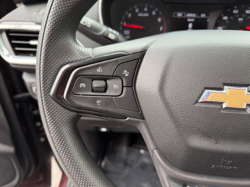 Used 2022 Chevrolet TrailBlazer LT w/ Convenience Package FWD image 16