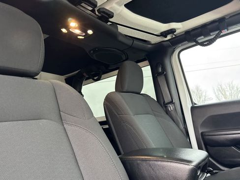 Used 2021 Jeep Wrangler Sport image 17