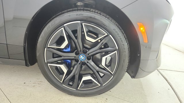 Used 2024 BMW iX xDrive50 w/ Sport Package AWD/4WD image 75