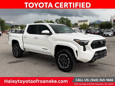 Certified 2024 Toyota Tacoma TRD Sport AWD/4WD image 1