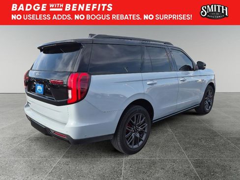 Used 2025 Ford Expedition Platinum w/ Stealth Performance Package AWD/4WD image 4