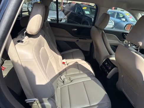 Used 2023 Lincoln Aviator AWD image 19