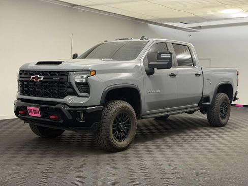 Used 2025 Chevrolet Silverado 2500 ZR2 w/ Technology Package AWD/4WD image 1