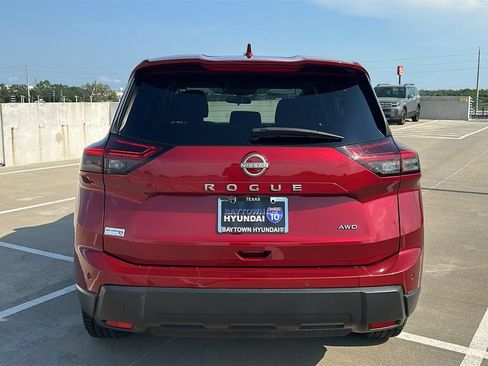 Used 2025 Nissan Rogue SV AWD/4WD image 11