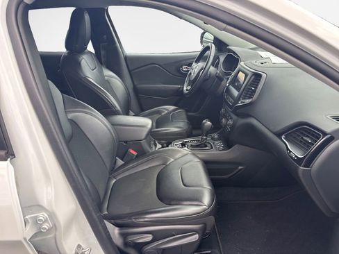 Used 2021 Jeep Cherokee Latitude Plus AWD/4WD image 23