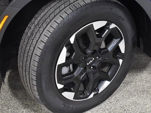 Used 2024 Kia Sorento S image 11