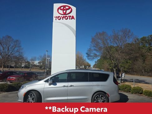 Used 2022 Chrysler Pacifica Pinnacle image 4