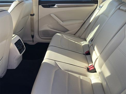 Used 2018 Volkswagen Passat 2.0T SE image 23