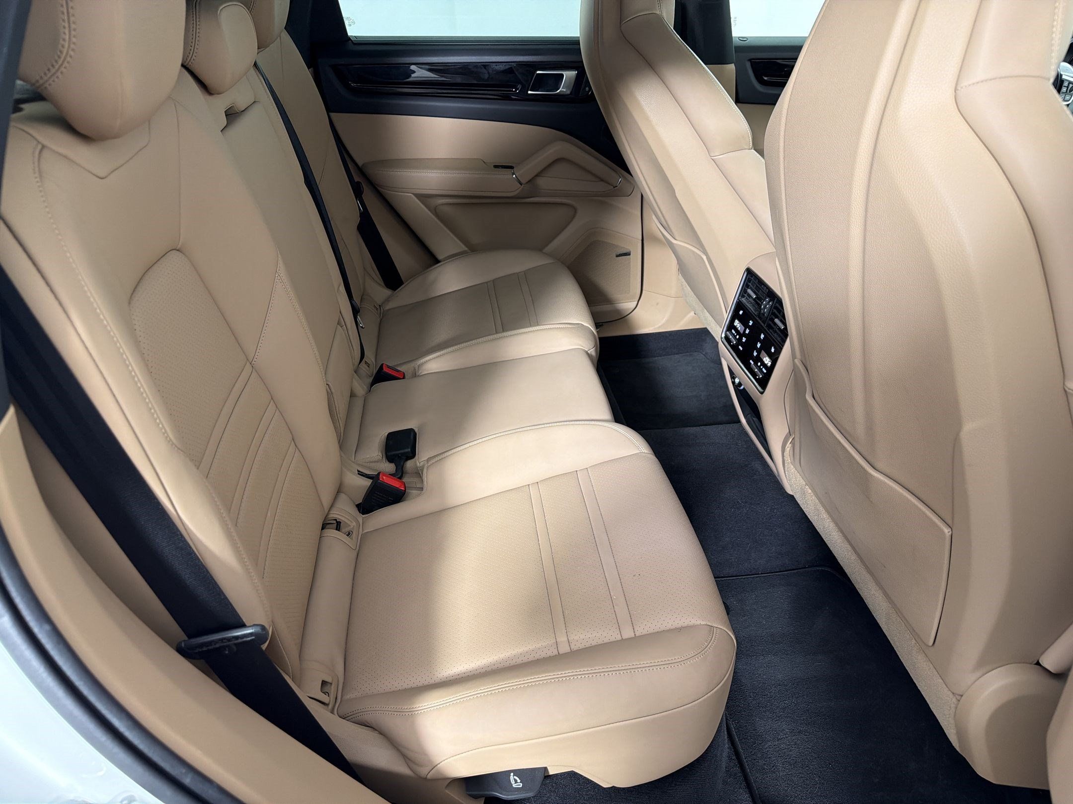 Certified 2023 Porsche Cayenne AWD/4WD image 30