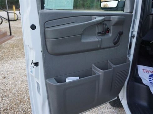 Used 2010 Chevrolet Express 1500 RWD image 25