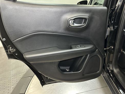 Used 2019 Jeep Compass Latitude AWD/4WD image 30