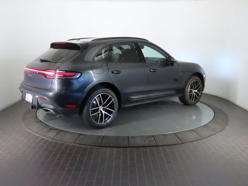 Certified 2026 Porsche Macan AWD/4WD image 7