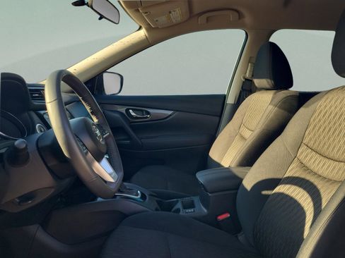 Certified 2017 Nissan Rogue SV w/ Midnight Edition image 17