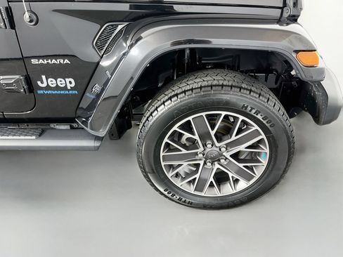 Used 2023 Jeep Wrangler Unlimited Sahara w/ Cold Weather Group AWD/4WD image 37