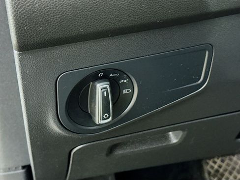 Used 2022 Volkswagen Tiguan SE image 13