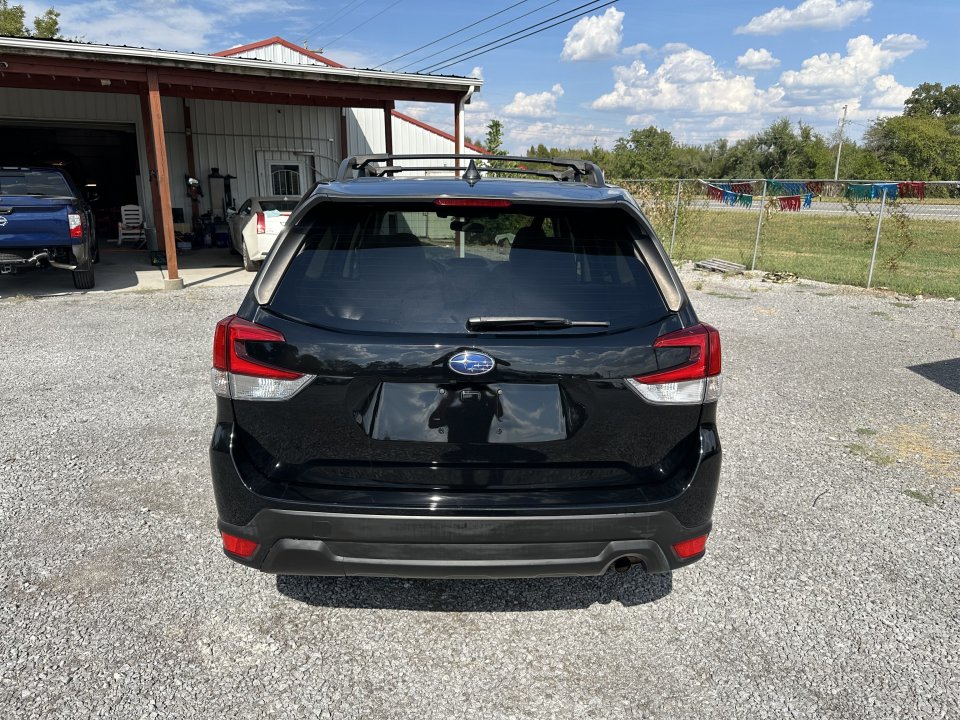 Used 2019 Subaru Forester Premium AWD/4WD image 6
