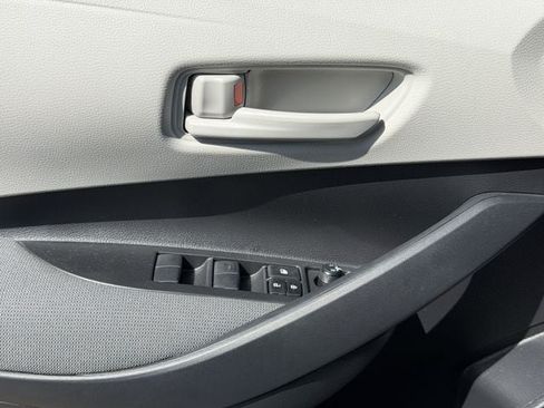 Certified 2025 Toyota Corolla LE FWD image 21
