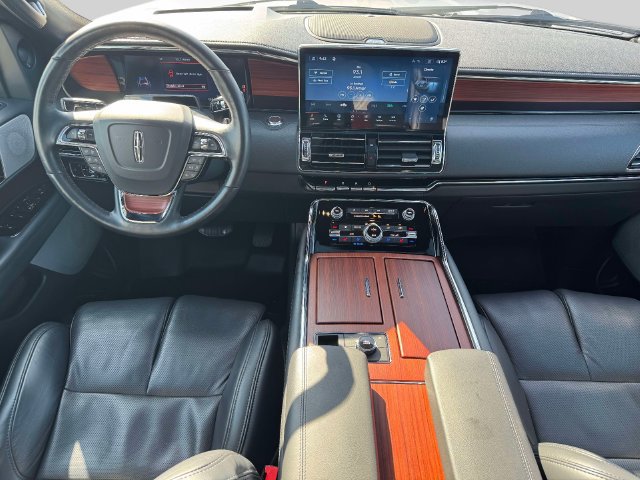 Used 2024 Lincoln Navigator Reserve AWD/4WD image 18
