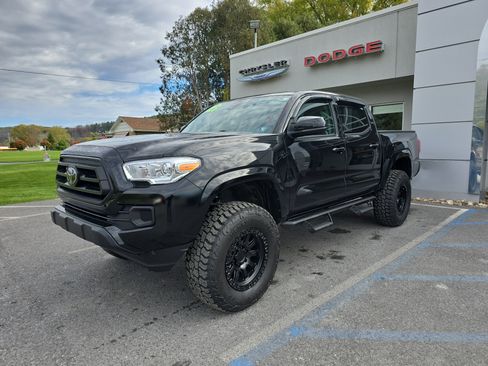 Used 2023 Toyota Tacoma SR image 8