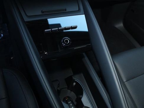 New 2026 Porsche Macan 4 Electric image 16