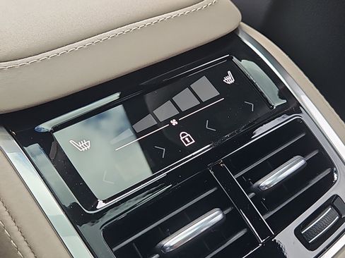 New 2026 Volvo XC90 B6 Plus w/ Protection Package Premier image 12