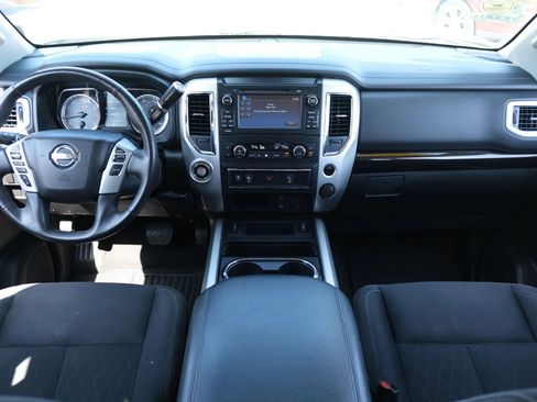 Used 2018 Nissan Titan SV w/ SV Convenience Package RWD image 10